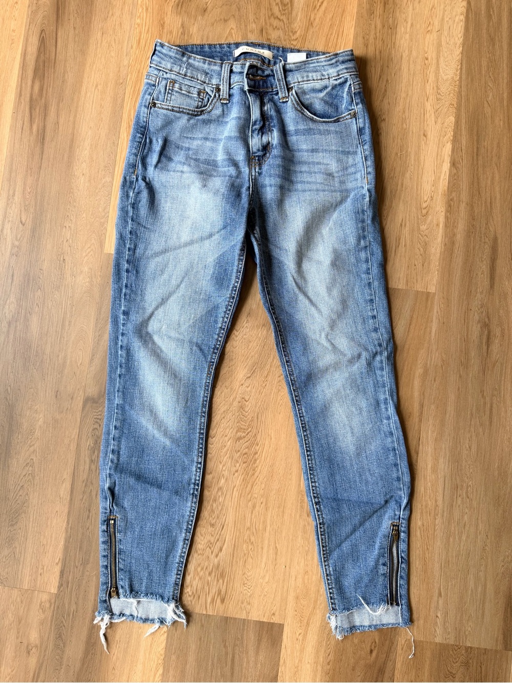 eunina Light Blue Washed Ankle Zip Cropped Jeans